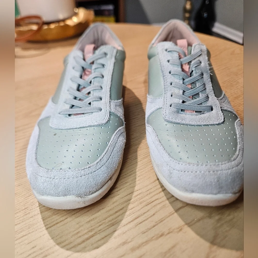 VIONIC Magnolia Karigan Leather & Suede Sneakers – Sage – Size 8